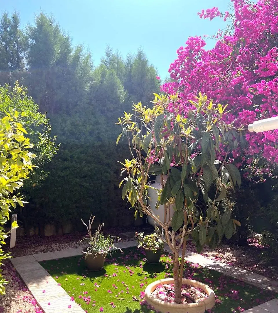 Apartment Serene Garden Near Sea Meneou